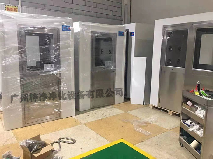 風淋室作為一種重要的凈化設備，廣泛應用于無塵室、電子、制藥等行業。