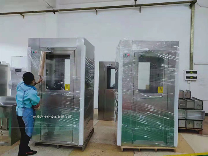 風淋室在運輸前,應對風淋室進行徹底的清潔,并確保內部干燥 風淋室在運輸前,應對風淋室進行徹底的清潔,并確保內部干燥