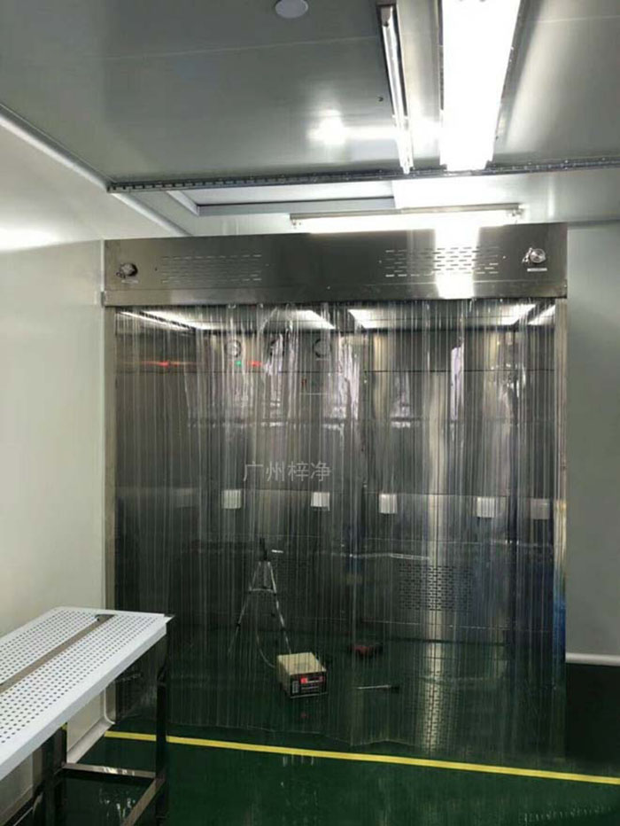 負壓稱量罩在制藥行業中,對藥品成分的精確稱量至關重要。 負壓稱量罩在制藥行業中,對藥品成分的精確稱量至關重要。